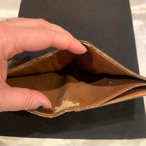 Louis Vuitton bifold monogram wallet - Picture 9 of 15